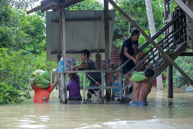 Relawan Lara Foundation Salurkan Bantuan Korban Banjir